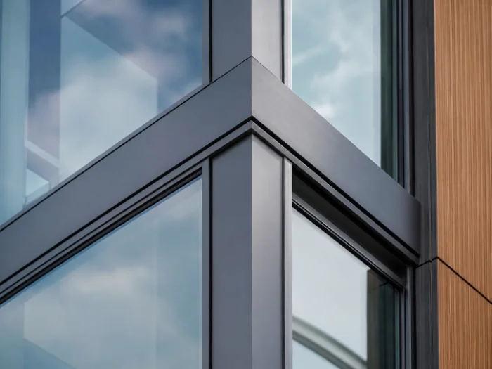 distribuidor de aluminio para constructoras Bogotá — perfilería y carpintería en obra